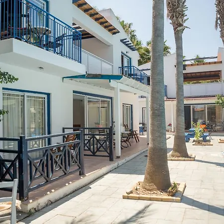 Aparthotel Periyiali 2*
