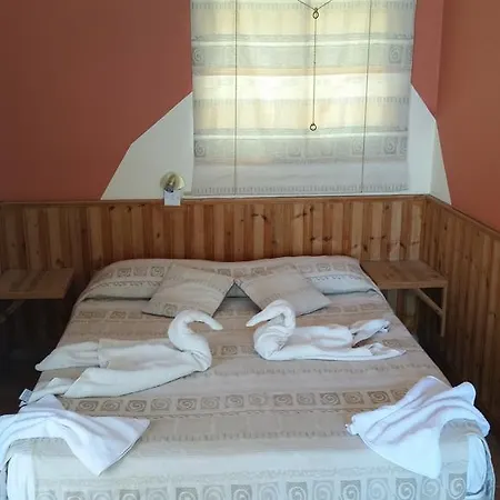 Periyiali Aparthotel 2*