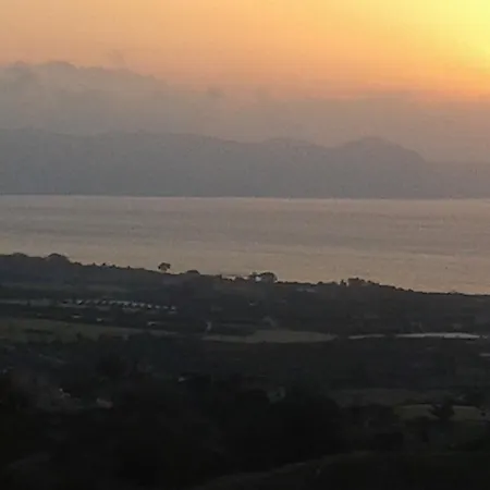 Apart Otel Periyiali