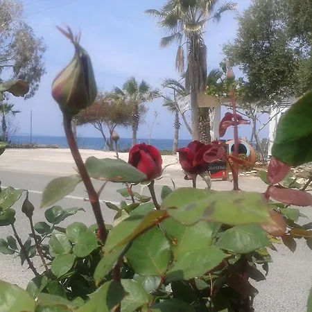Apart Otel Periyiali