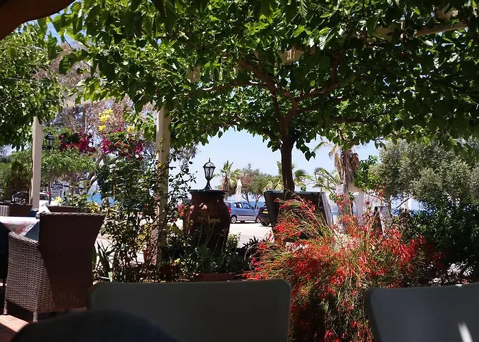 Aparthotel Periyiali Polis