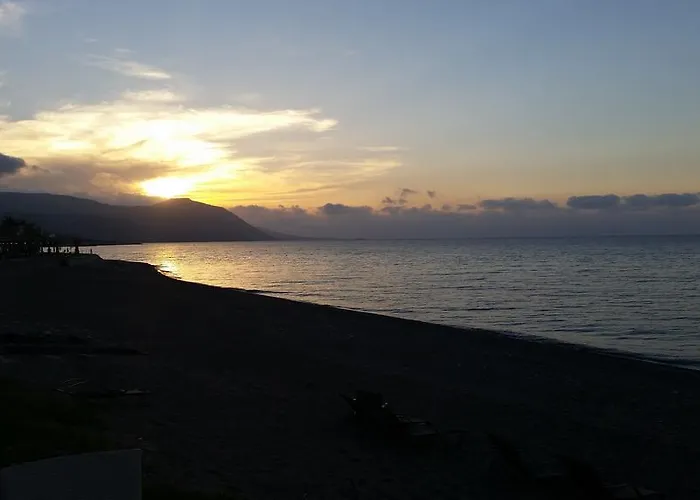 Periyiali Aparthotel 2*