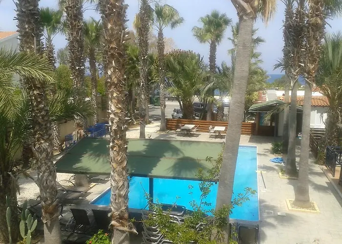 Periyiali Aparthotel 2*