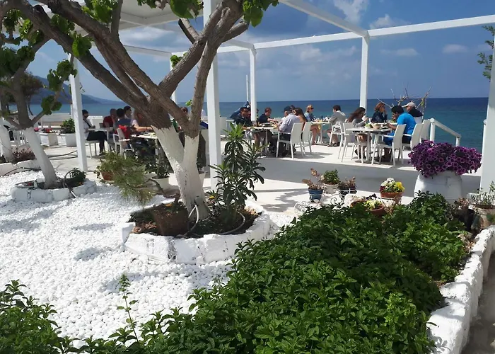 Periyiali Aparthotel