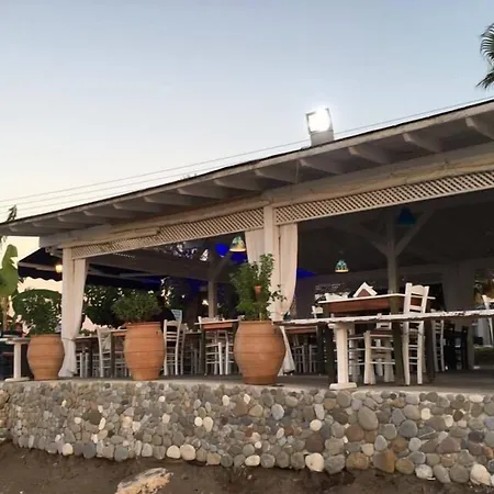 Periyiali شقة فندقية