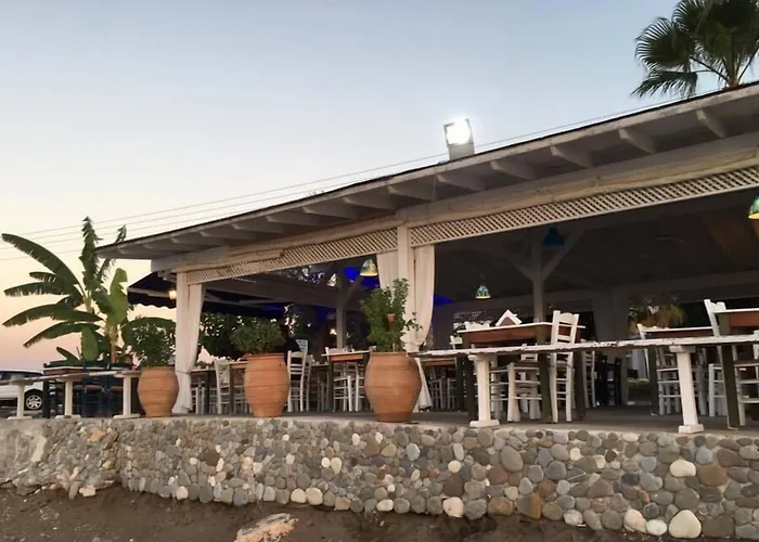 Periyiali Aparthotel