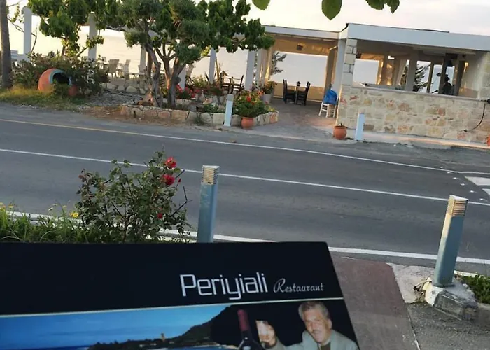 Aparthotel Periyiali Polis