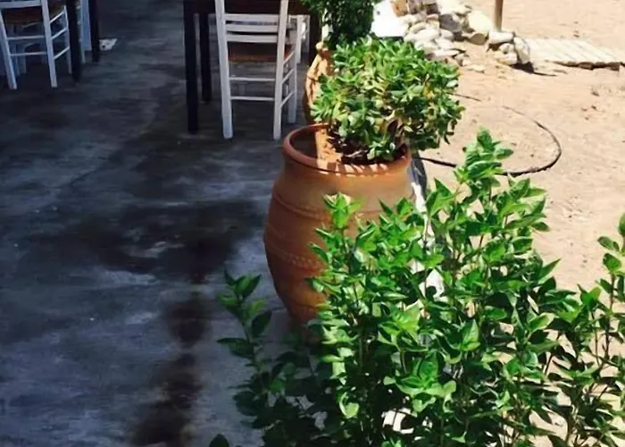 Aparthotel Periyiali 2*