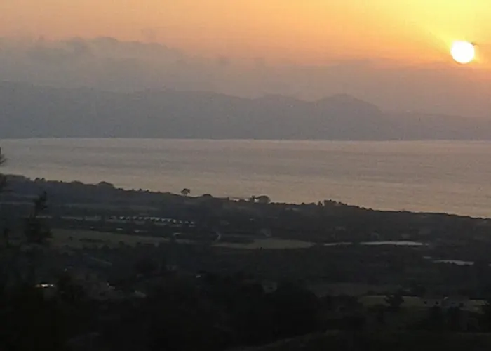 Aparthotel Periyiali